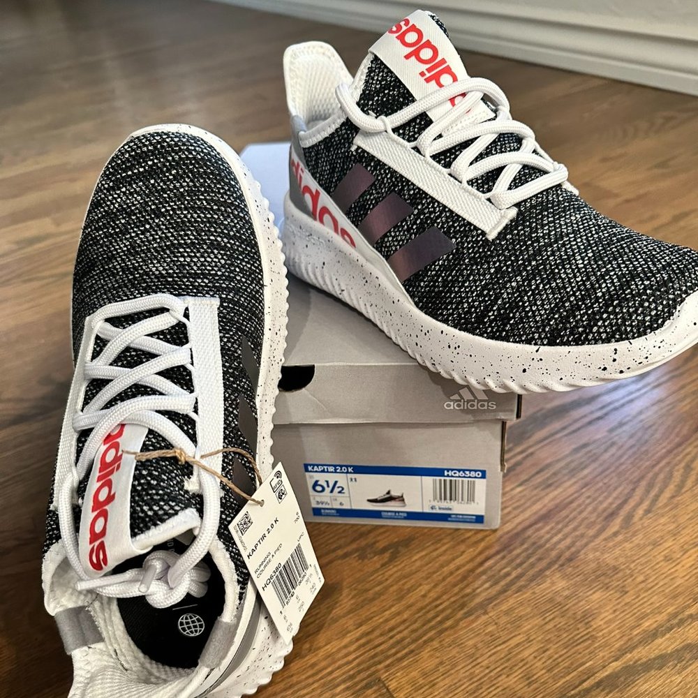 BRAND NEW!  BOYS ADIDAS KAPTIR 2.0K SHOES SIZE 6.5 WHITE BLACK RED